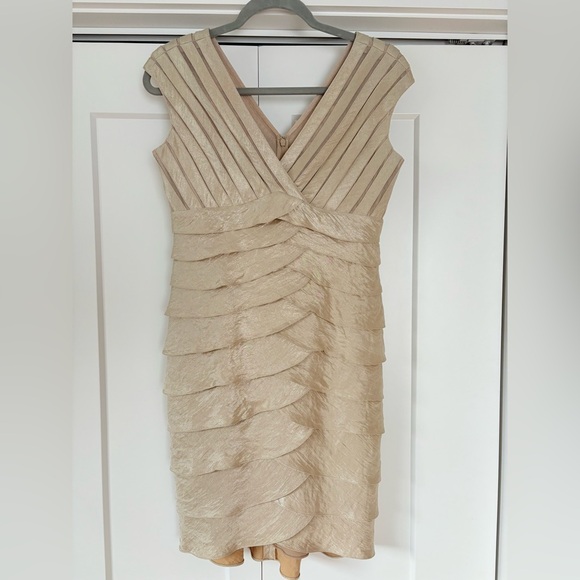 Adrianna Papell Gold Layered Midi Cocktail Dress for the Holidays 6P - Picture 1 of 6